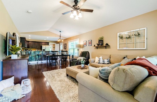 Swannanoa House | Cozy Pet Friendly Summer Retreat, Mountain View Fire Pit Good Location near AVL