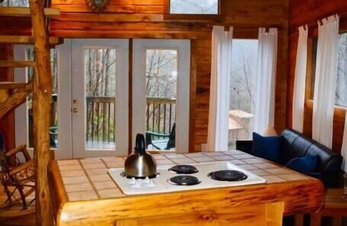 Rogers Cabin | Cozy RRG Retreat | Private Valley & Forest Views | Hidden Falls Cabin