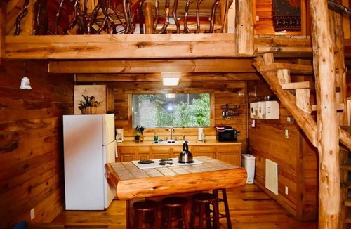 Rogers Cabin | Cozy RRG Retreat | Private Valley & Forest Views | Hidden Falls Cabin