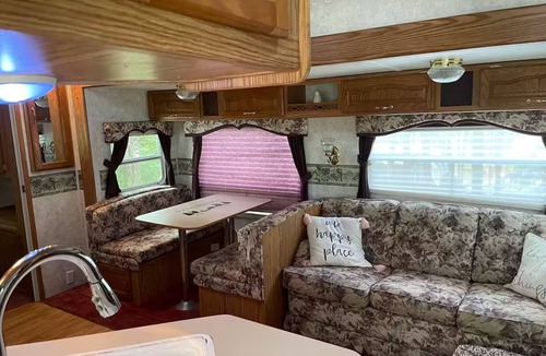 Roan Mountain House | Cozy RV with AC and WiFi in charming Roan Mountain