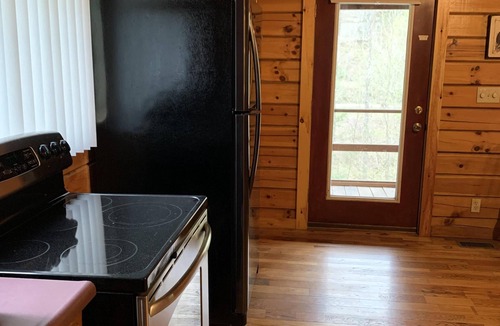 Rogers Cabin | Cozy secluded cabin with rock overhand and Wi-Fi