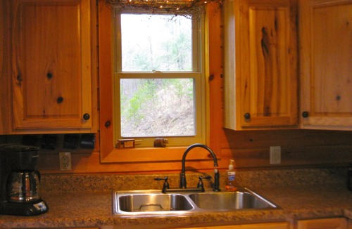 Campton Cabin | Cozy Secluded hillside view Cabin with wi-fi