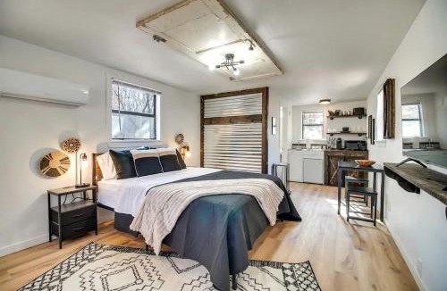 Gentry House | Cozy Studio Retreat with Scenic 5-Acre Views, Near City Lake & Cherokee Casino in Gentry, Arkansas