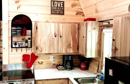 Primrose Cabin | Cozy Wooded Cabin in the Heart of RRG!