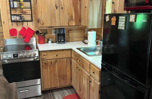 Primrose Cabin | Cozy Wooded Cabin in the Heart of RRG!