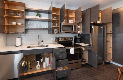 Central Business District Apartment | Cozysuites l Dream SDO in Downtown Cincinnati