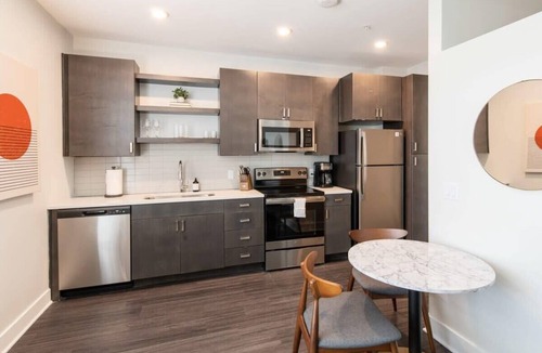 Central Business District Apartment | Cozysuites l Dream SDO in Downtown Cincinnati