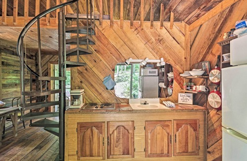 Barnardsville Cabin | Creekside' Cabin w/Deck in Pisgah Forest!