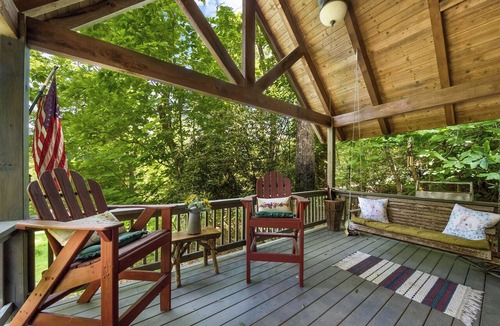 Banner Elk House | Creekside Escape with Hot Tub & Outdoor Fireplace