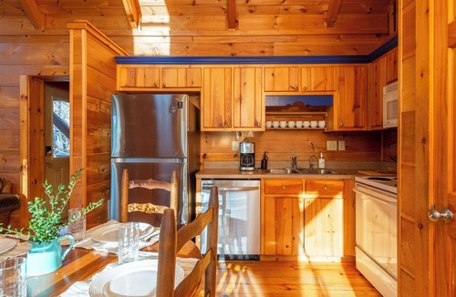 Black Mountain Cabin | Creekside Log Cabin Retreat in Black Mountain