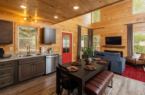 Stanton Cabin | Crimson Landing l Lux Cabin in RRG, Dome, Hot Tub