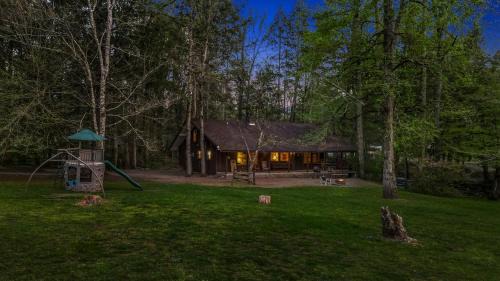 Pittman Center Ski Chalet | Crockett's Coonskin Cabin #540