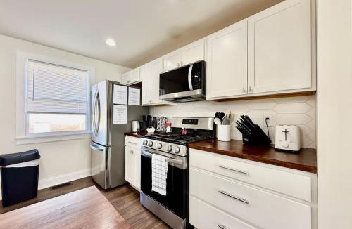 Blue Ash House | Cute and Cozy House in Quiet Blue Ash Neighborhood