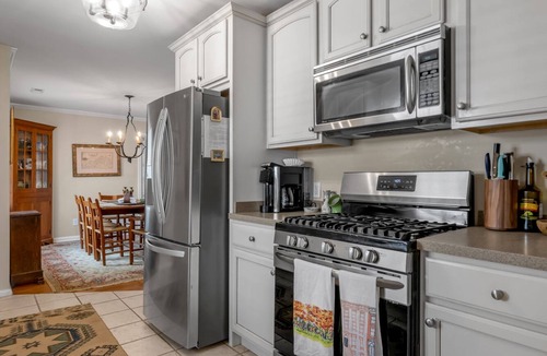 Fairway House | Cute bungalow located in the Fairwood neighborhood of Lexington. #15081244-1