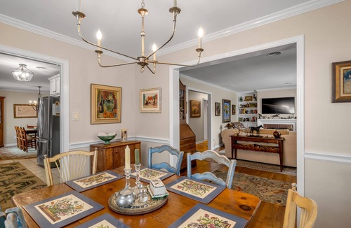 Fairway House | Cute bungalow located in the Fairwood neighborhood of Lexington. #15081244-1