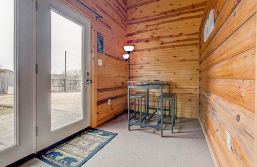 Pine Ridge Cabin | Cute Cabin in RRG Pet Friendly Hi Speed 🛜 Hikers