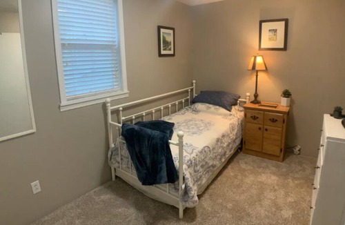 Atchison House | Cute & Comfy Bungalow