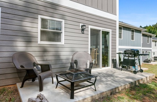 Asheville House | Cypress & Willow Buyout by AvantStay | 2 Home Buyout! Sleeps 16!