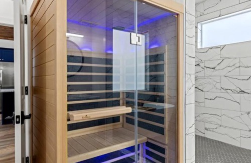 Rogers House | Date Night Cabin - Romantic Sauna Views Hot Tub
