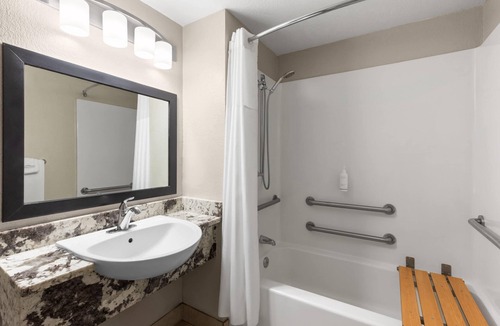 Tad Hotel | Days Inn by Wyndham Charleston WV