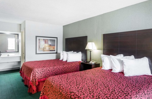 Hendersonville Hotel | Days Inn by Wyndham Hendersonville