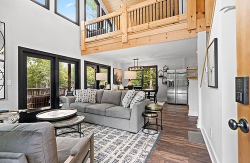 Hendersonville House | Deer Creek Cabin | Hot Tub & Fire Pit