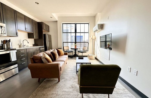 Westown Apartment | Deer District Studio Apt - One Block from Fiserv and Baird