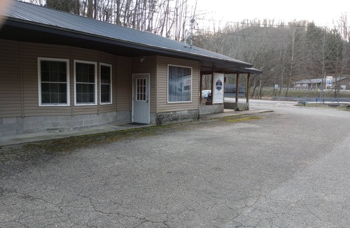 Yawkey Apartment | Deer Duplex Buck Side near Hatfield McCoy Ivy Branch Trails - 4 Bedrooms
