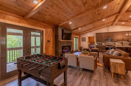 Elk Park Cabin | Deer Valley - 3 bed 3 bath luxury home with hot tub, privacy, game table