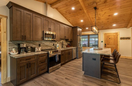 Elk Park Cabin | Deer Valley - 3 bed 3 bath luxury home with hot tub, privacy, game table