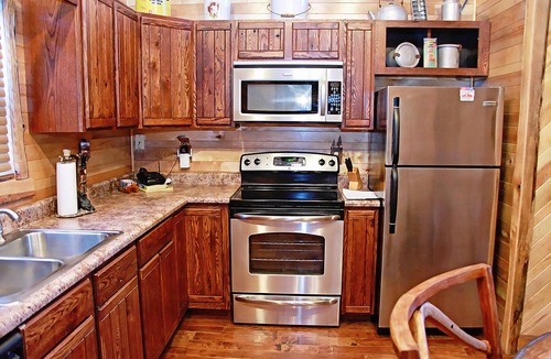 Henlawson Cabin | Deluxe 2-Bedroom Cabin