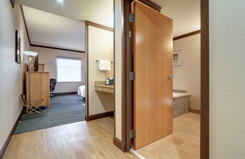 Bayshore - Klatt Hotel | Dimond Center Hotel