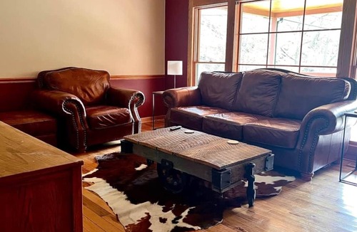 Spurlockville House | Discover Tranquility near the Ivy Branch Trails
