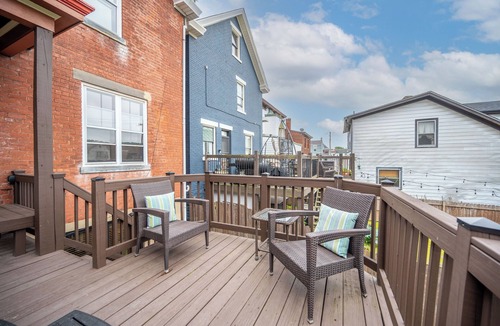 Dayton House | Doctor's Retreat w/Hot Tub – Historic Home in Amazing Location!
