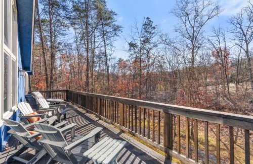 The Woods House | Dog-Friendly Chalet in The Woods Resort w Fire Pit