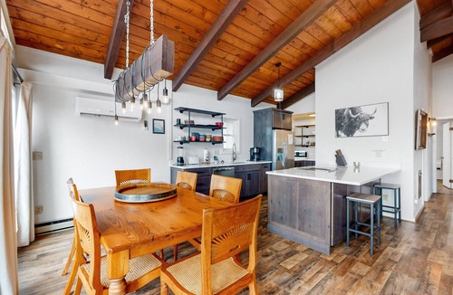 Beech Mountain Ski Chalet | Dog-friendly home w/private hot tub, central AC, and W/D - close to skiing