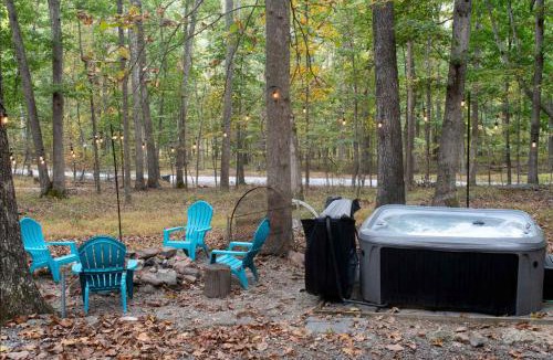 Great Cacapon Ski Chalet | Dog-Friendly w Hot Tub, Fire Pit & River Access