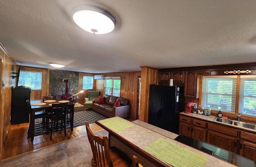 Crumpler Cottage | Dog-Kids and Family Friendly Riverfront Cabin!