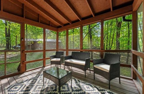 The Woods House | DogFriendly wHot Tub Fire Pit Resort Access