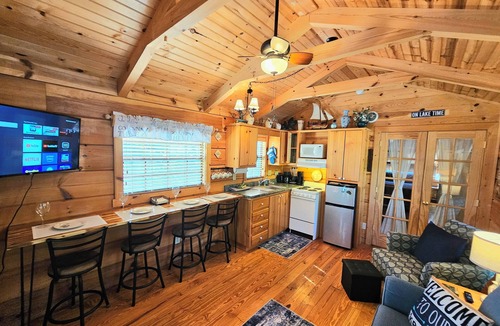 Sevierville Cabin | Dogwood Cabin- Stay 4 nights and Get One Free!
