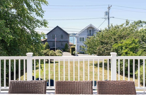 Easton's Point House | Double lot walk to beach 5 bed 7 bath, large yard