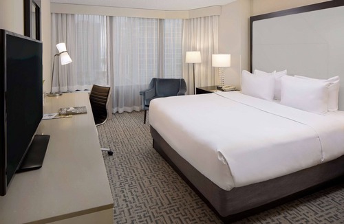 Streeterville Hotel | DoubleTree by Hilton Chicago - Magnificent Mile