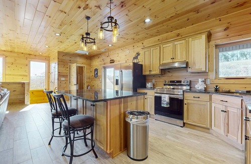 Sevierville House | Douglas Lake Cabin Retreat・Views・Near Dolly・Games