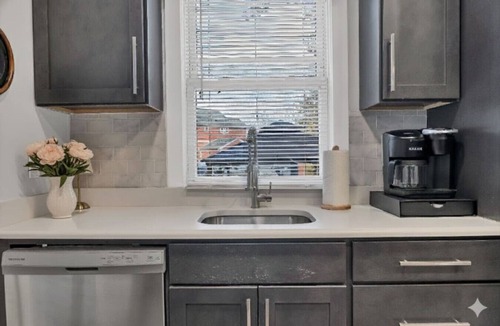 New Haven House | Downtown Groups | Walk to Yale | Backyard +Parking