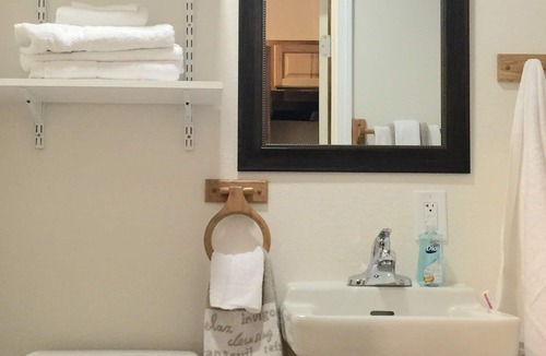 Kenai Apartment | Downtown Kenai Full Kitchen Suite