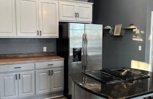 Mena Apartment | Downtown Mena apartment with hot tub and open concept