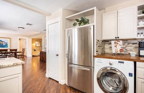 Las Vegas House | Downtown oasis mins to strip private backyard