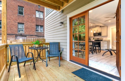 Historic Montford Apartment | Downtown Retreat - Private Yard- Parking