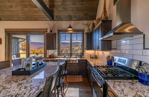 Elk Park House | Dreamweaver - Eagles Nest, pet friendly, private with big views