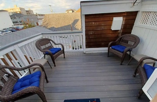 Hampton Apartment | Drop anchor in our studio only steps to the beach
